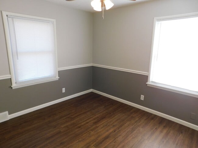 Building Photo - El Dorado House Available