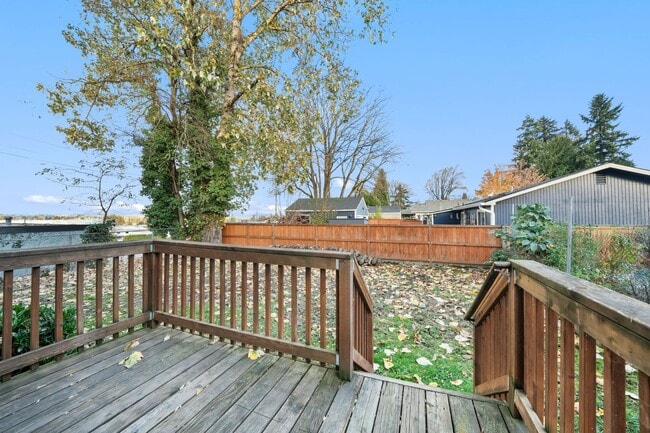 Building Photo - 7414 NE 6th Ave