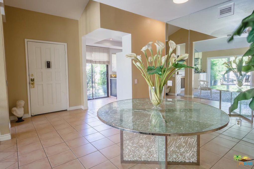 Building Photo - 2600 S Palm Canyon Dr