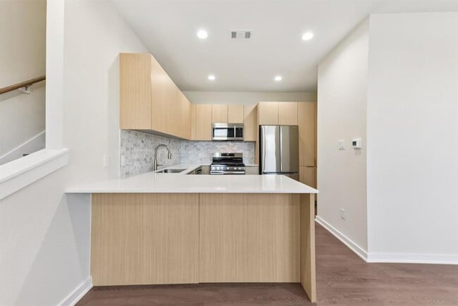 Building Photo - 17012 Marsh Wren Pass