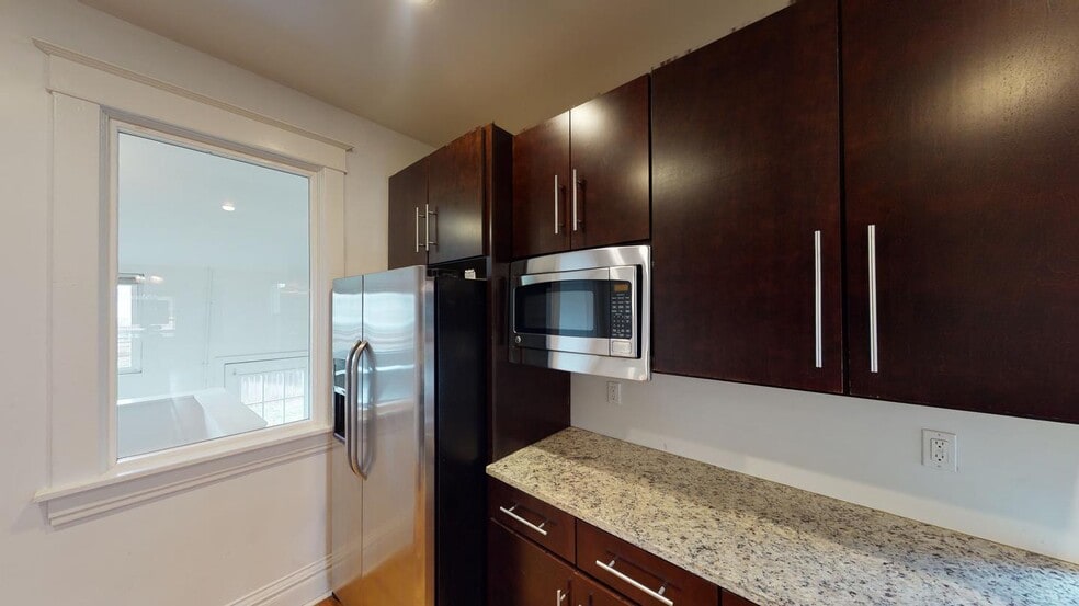 Building Photo - Recently updated Jefferson Park home with fenced backyard