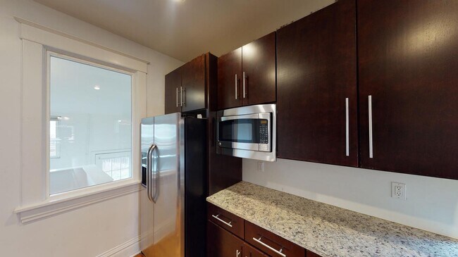 Building Photo - Recently updated Jefferson Park home with ...