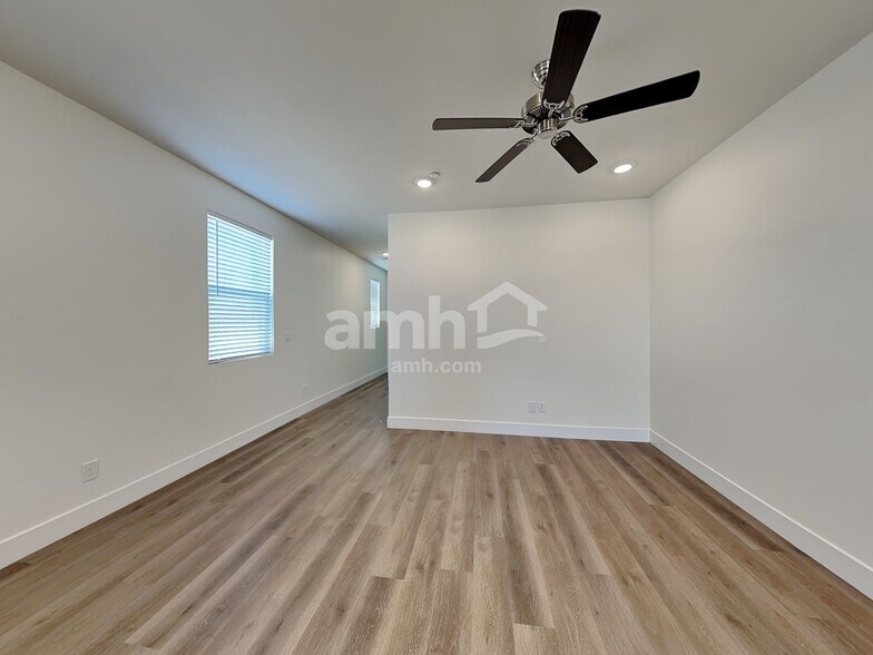 Building Photo - 534 Silverbell Falls Pl