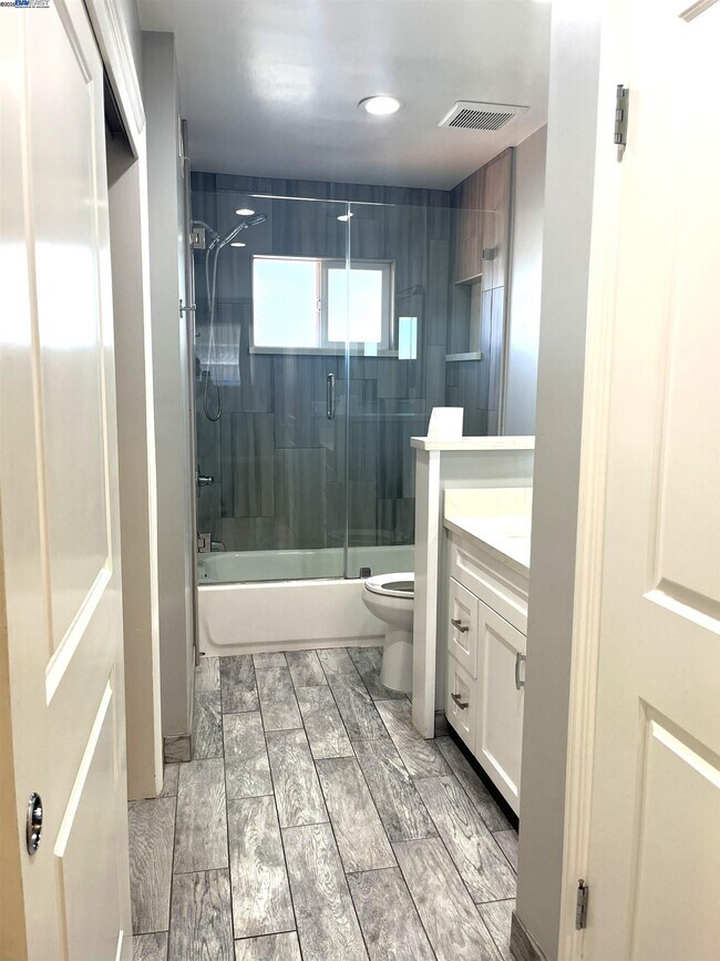 Building Photo - 584 Harvard Ave