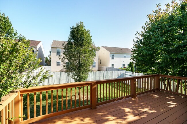 Building Photo - 3594 Armada Dr