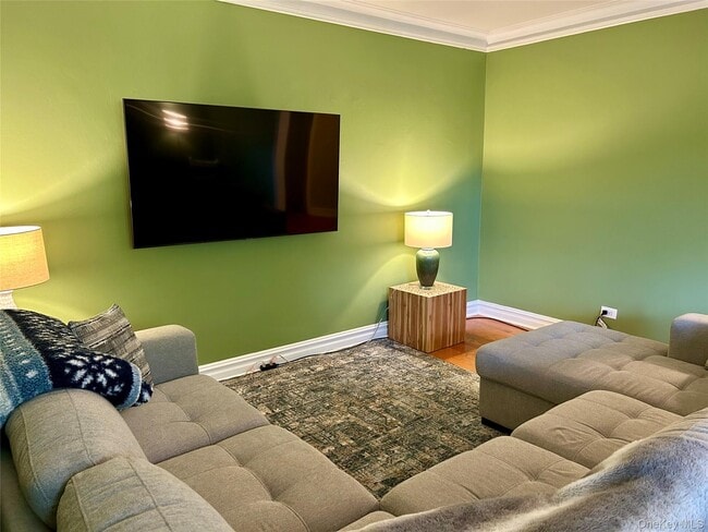 Building Photo - 474 W 238th St