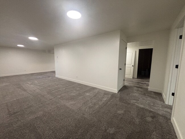 Building Photo - MOVE IN SPECIAL-- DECEMBER RENT FREE--Wonderful Single-Family Home in The Highland Area