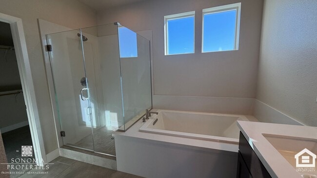 Building Photo - Modern 3-Story Living in Santa Rosa - Available Now!
