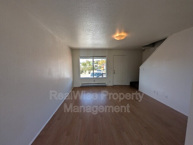 Building Photo - 275 Rose Ave
