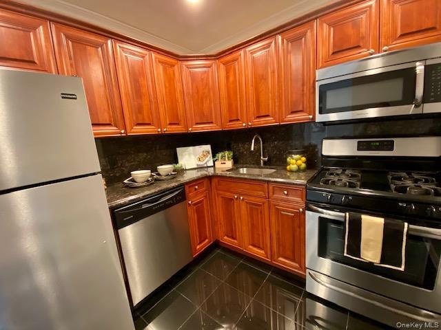 Building Photo - 325 Brook Ave