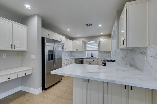 Building Photo - Fabulous Southern Highlands Property