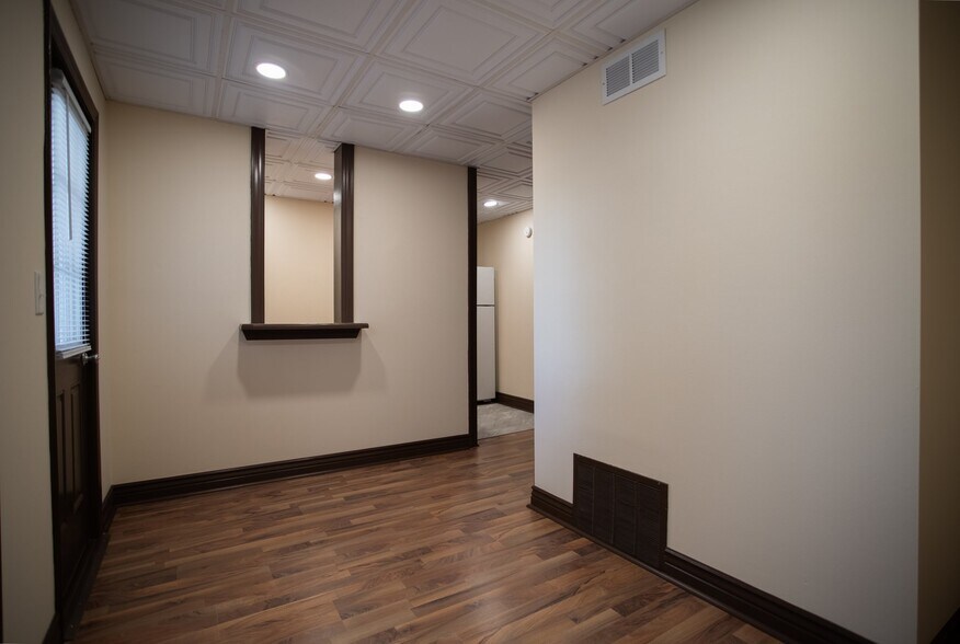 Building Photo - 121 N 38th Ave