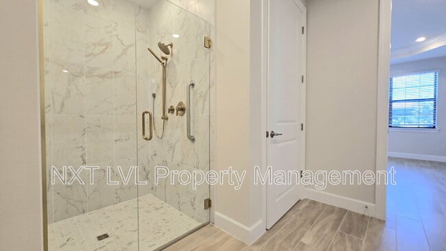 Building Photo - 15319 Lucerna St