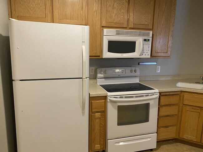 Building Photo - 860 Independence Dr