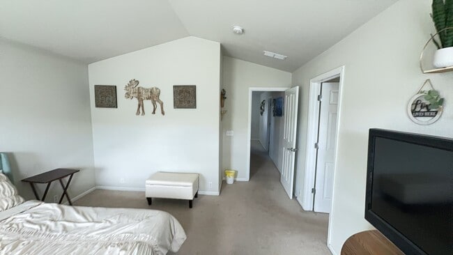 Building Photo - 7632 Sandy Springs Point