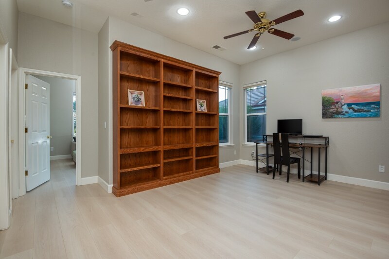 Building Photo - 543 S Elk River Ct