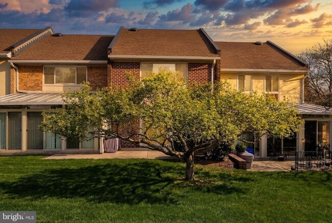 Building Photo - 3233 S Leisure World Blvd