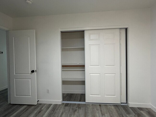 Building Photo - Beautifully Remodeled