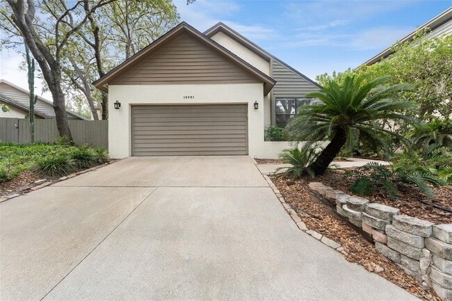 Building Photo - 13721 Lazy Oak Dr