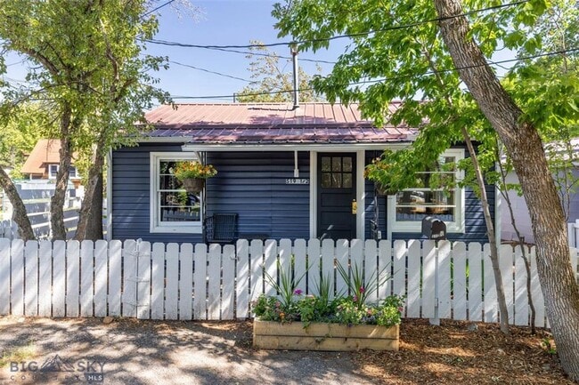 Building Photo - Charming One-Bedroom Gem Steps from Main Street Bozeman