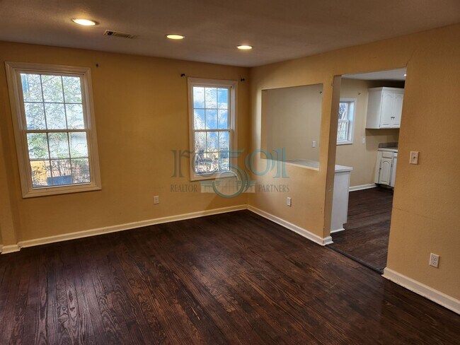 Building Photo - Great Family Home!  4BR 2 BA