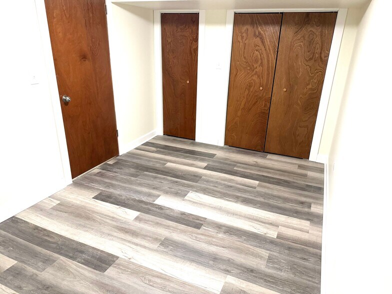 Building Photo - 10351 Cambridge St