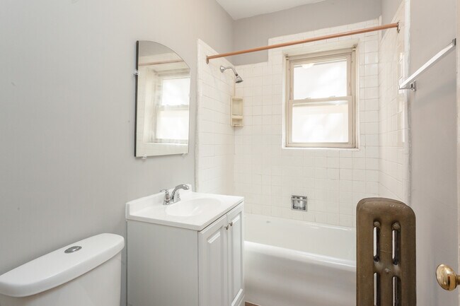 Building Photo - 2212 E 70th St