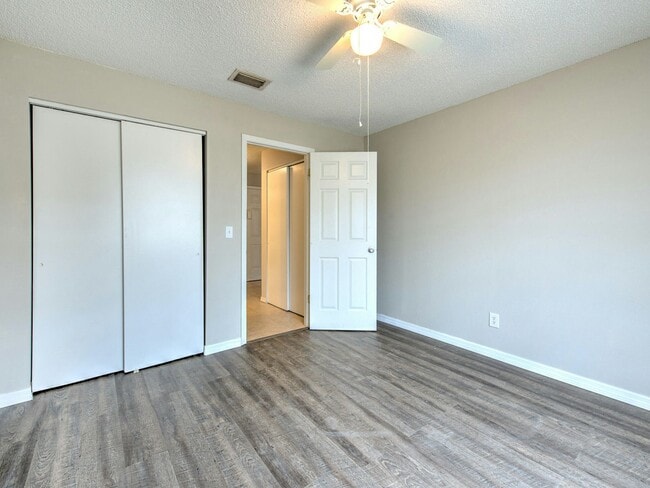 Building Photo - 608 Golden Raintree Pl