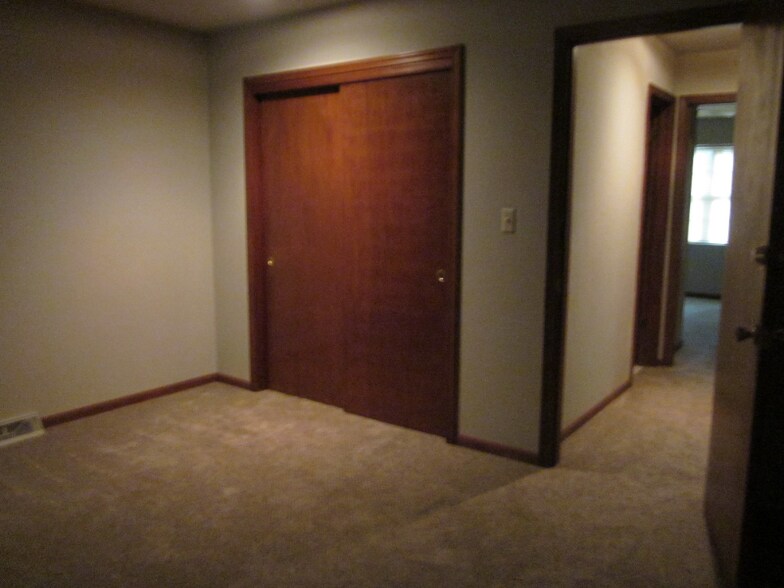 Building Photo - 427 S Cardinal Dr