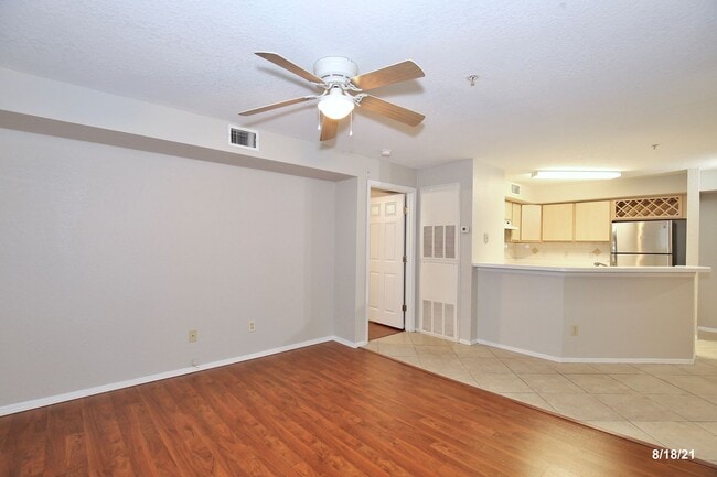 Building Photo - 827 Camargo Way