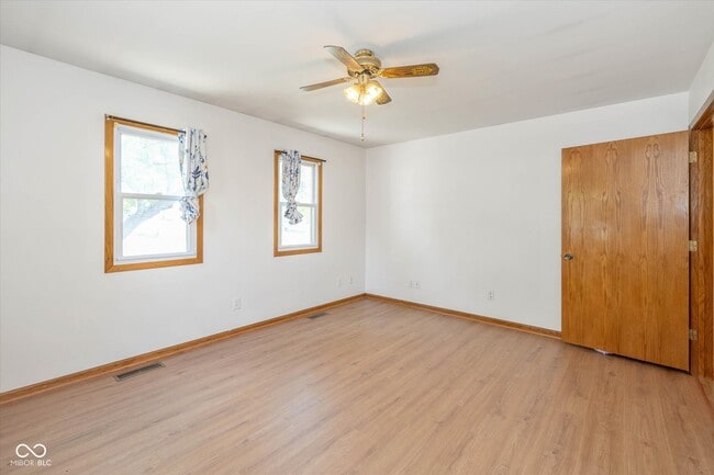 Building Photo - 900 Yandes St