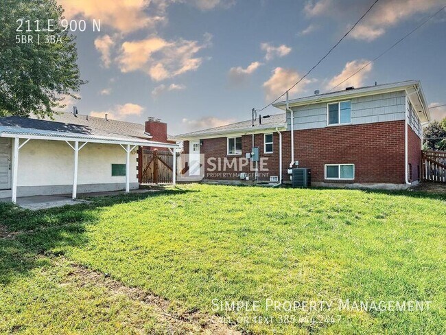 Building Photo - 211 900 N
