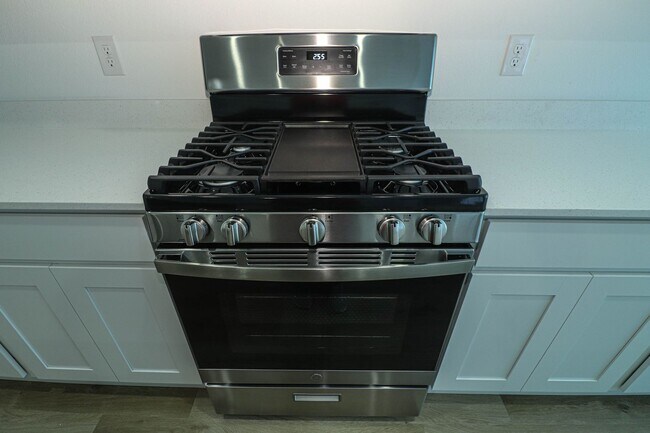 Building Photo - 3126 S 15th Pl