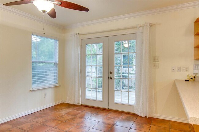 Building Photo - 1713 Cullen Ave