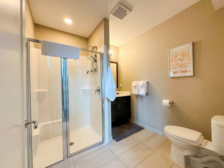 Building Photo - 630 S Goodman St