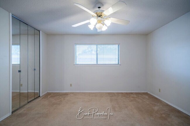 Building Photo - 5001 Grande Dr