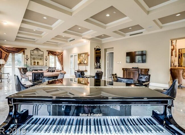 Building Photo - 270 E Flamingo Rd