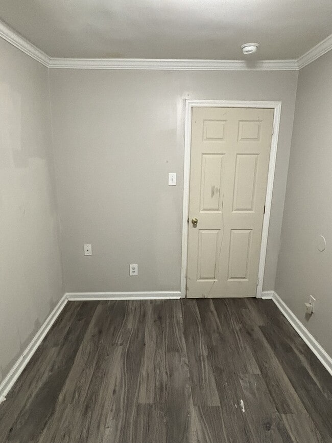 Building Photo - 616 Simpson St