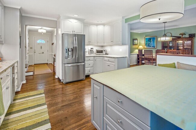 Building Photo - 6902 Tilden Ln