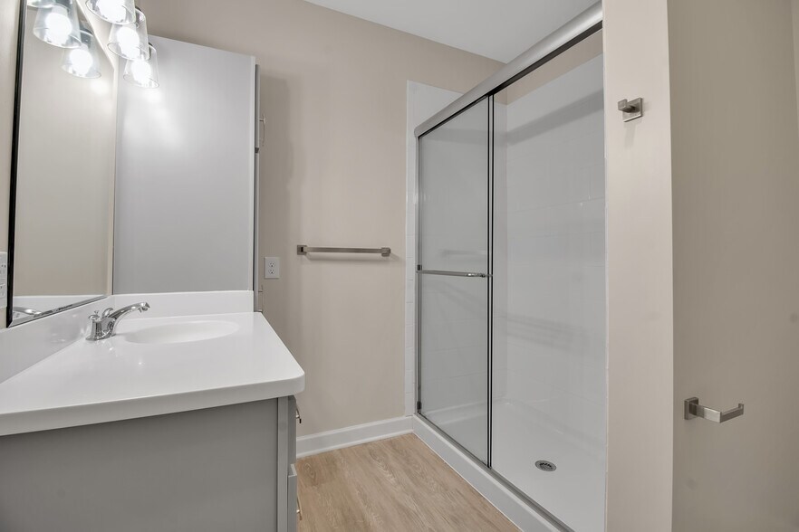 Building Photo - 5712 Main St