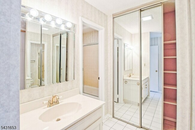 Building Photo - 332C Quinton Dr