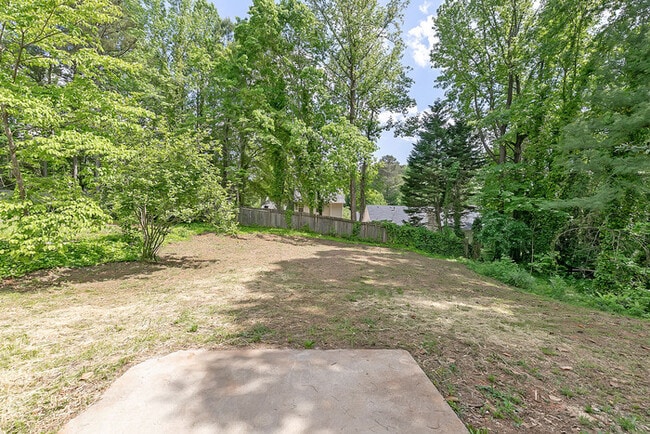 Building Photo - 1250 Della Way