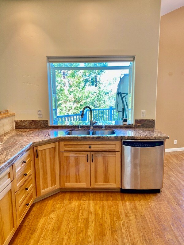 Building Photo - 13055 Summit Ridge Dr