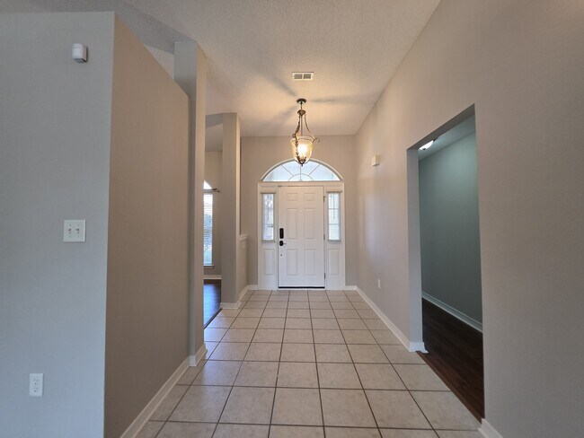 Building Photo - 2295 Heritage Cir