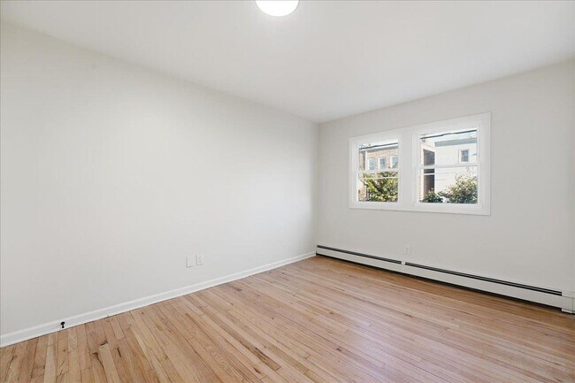 Building Photo - 212 Seaview Ave