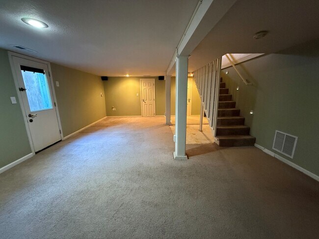 Building Photo - Now renting 3 bedroom House, visit our website at www.stillproperties.com