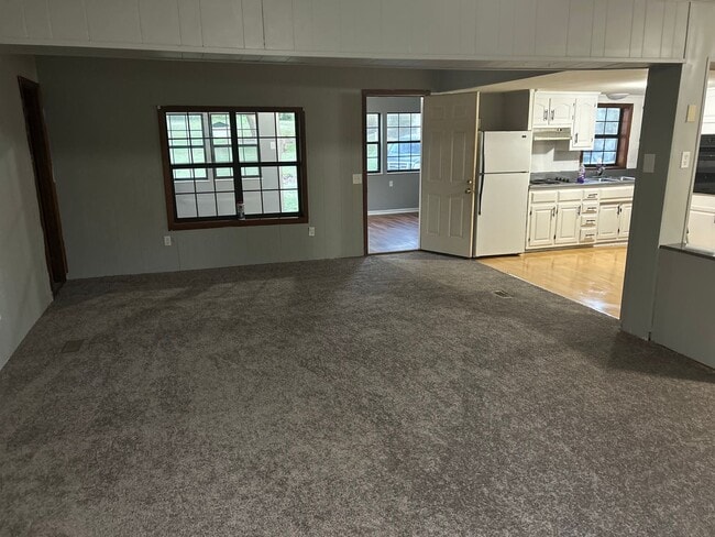 Building Photo - 2 bedroom, 1.5 bath home for $1200 monthly