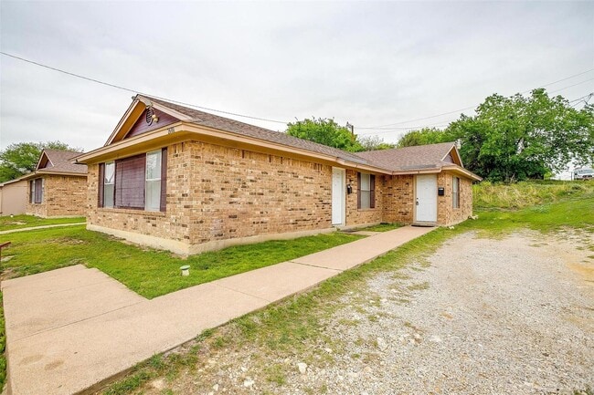 Primary Photo - 2600 NW 21st St