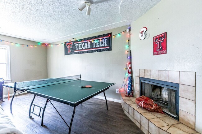 Building Photo - Pre-Leasing Summer 2023: Spacious 4/2,