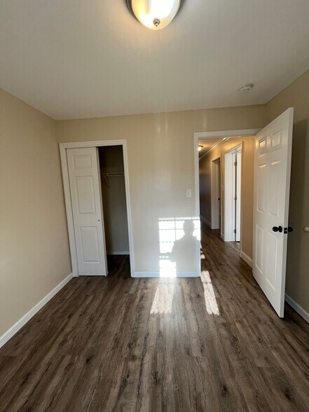 Building Photo - 35 Fairview Ave